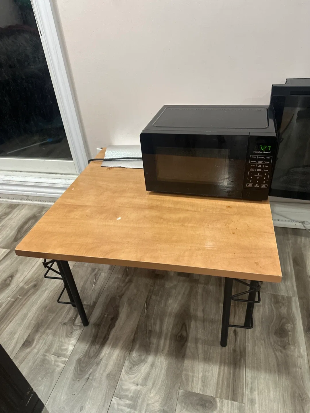 Selling this wooden table 🥕 thumbnail