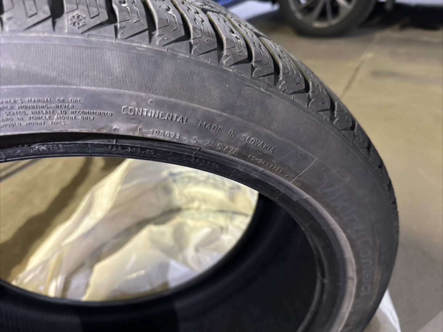 Continental VikingContact 7 Winter Tire 245/40R18 - photo 3