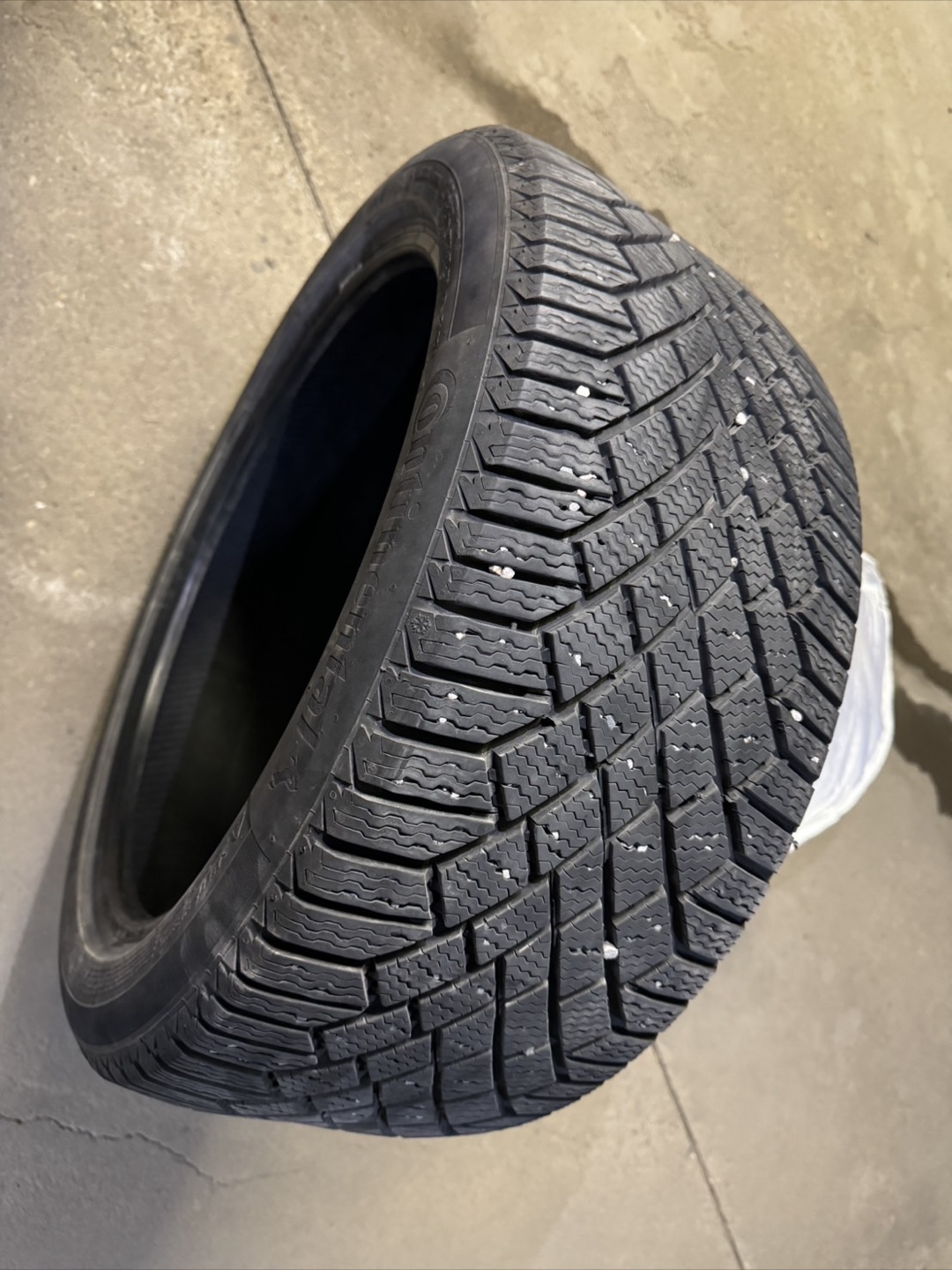 Continental VikingContact 7 Winter Tire 245/40R18 - photo 4