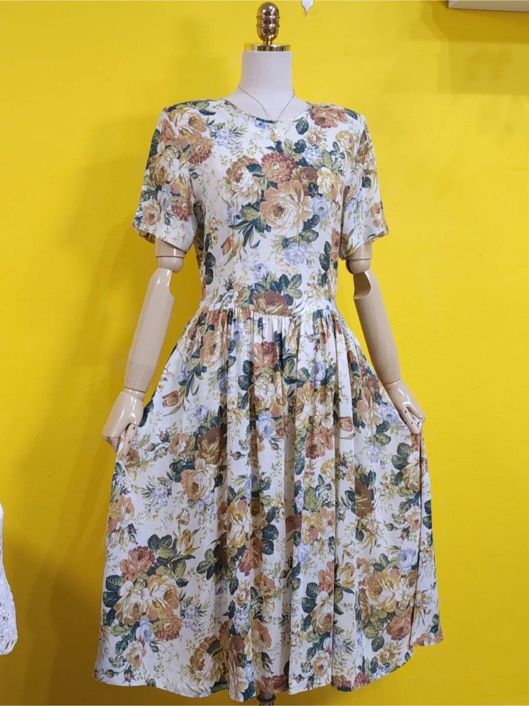 Vintage Floral Rayon Linen Midi Dress image indicator(4)