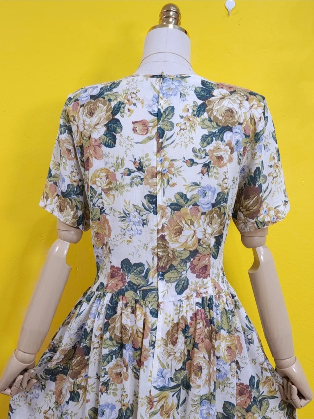 Vintage Floral Rayon Linen Midi Dress image indicator(5)