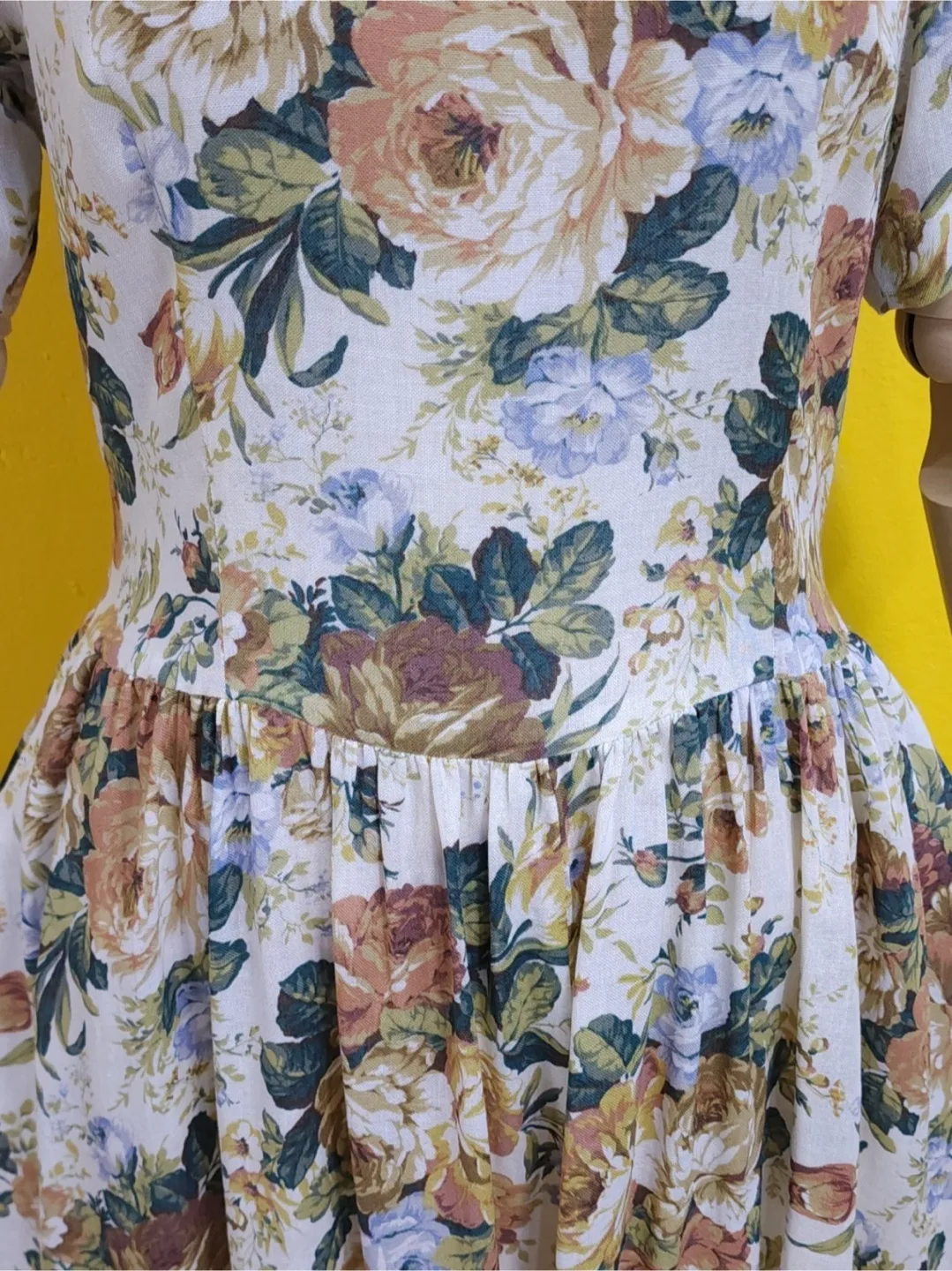 Vintage Floral Rayon Linen Midi Dress image indicator(7)