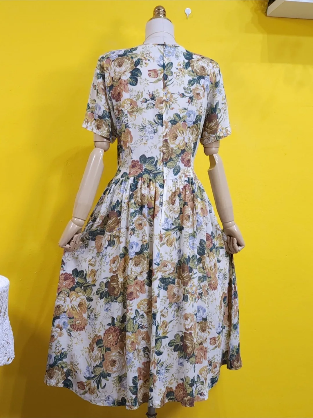 Vintage Floral Rayon Linen Midi Dress image indicator(9)