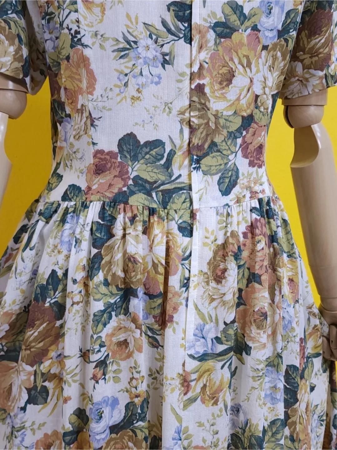 Vintage Floral Rayon Linen Midi Dress image indicator(8)