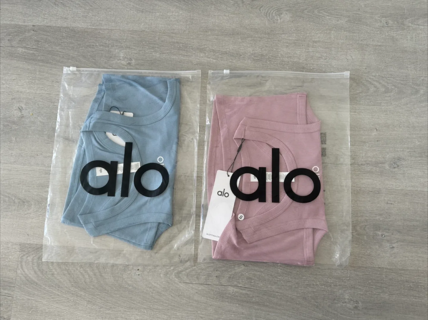 New ALO Aspire Cropped Tank Top image indicator(3)