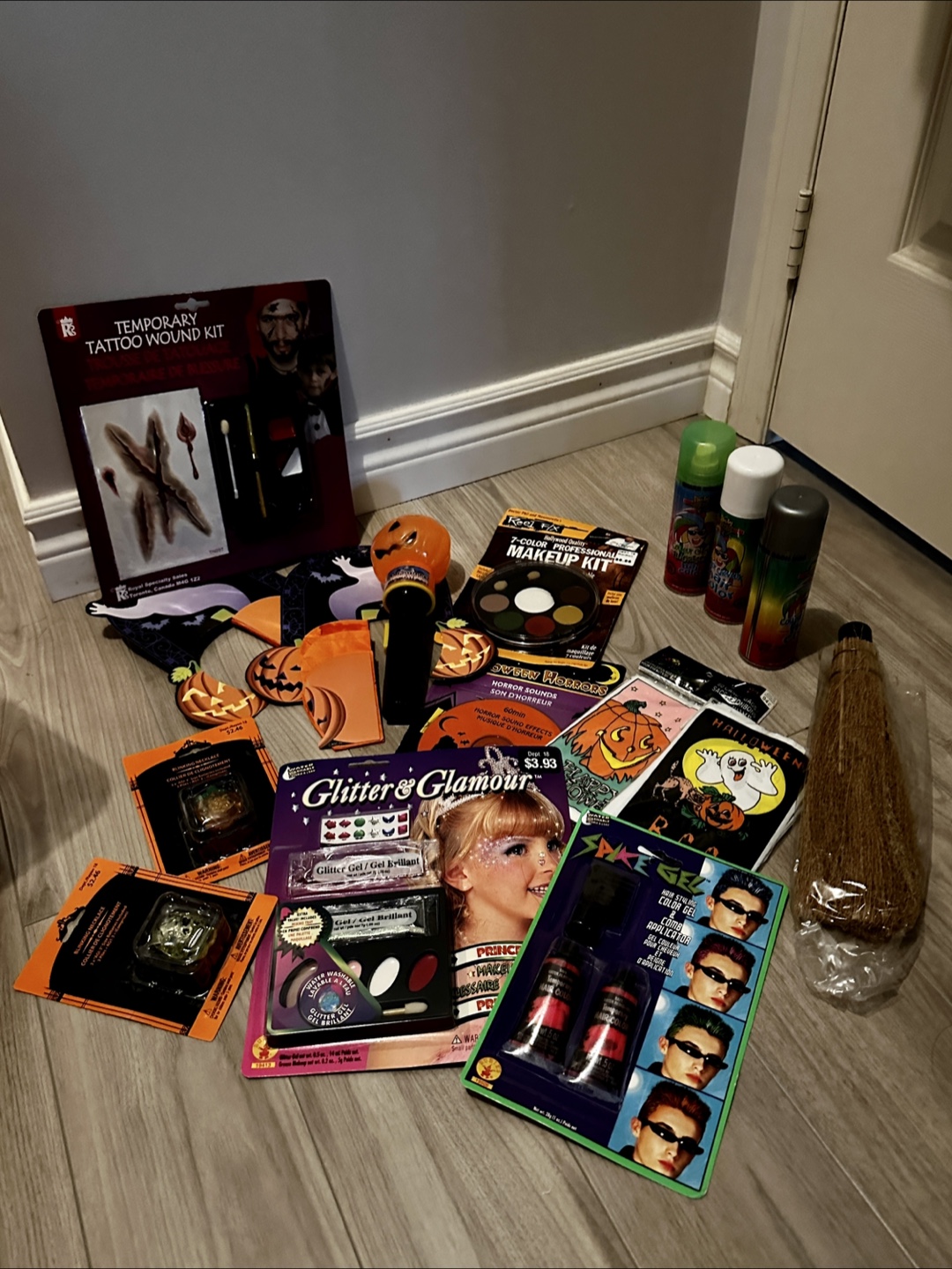Halloween Costumes, Decor & Accessories Bundle