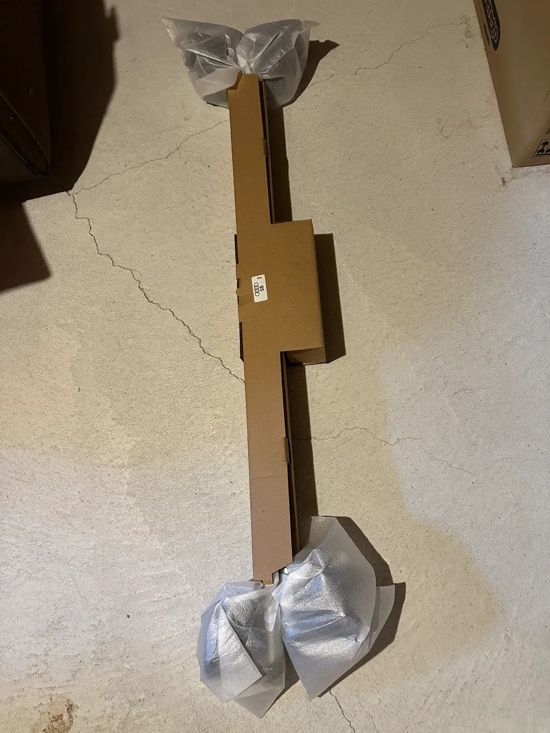 Audi Q5 sport back Roof Rack Carrier Bars - New in Box! image indicator(2)