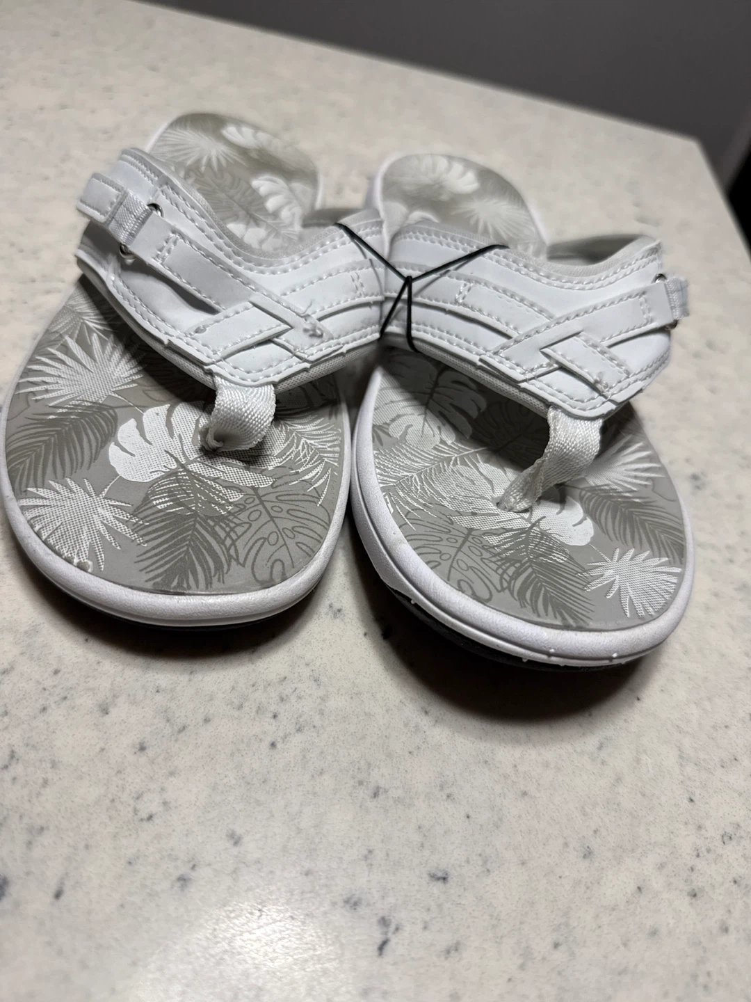 White SHELLIE Sandals - Size 8