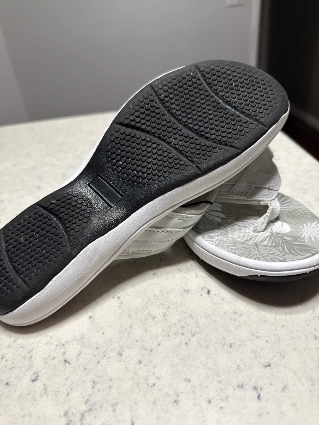 White SHELLIE Sandals - Size 8 - photo 2