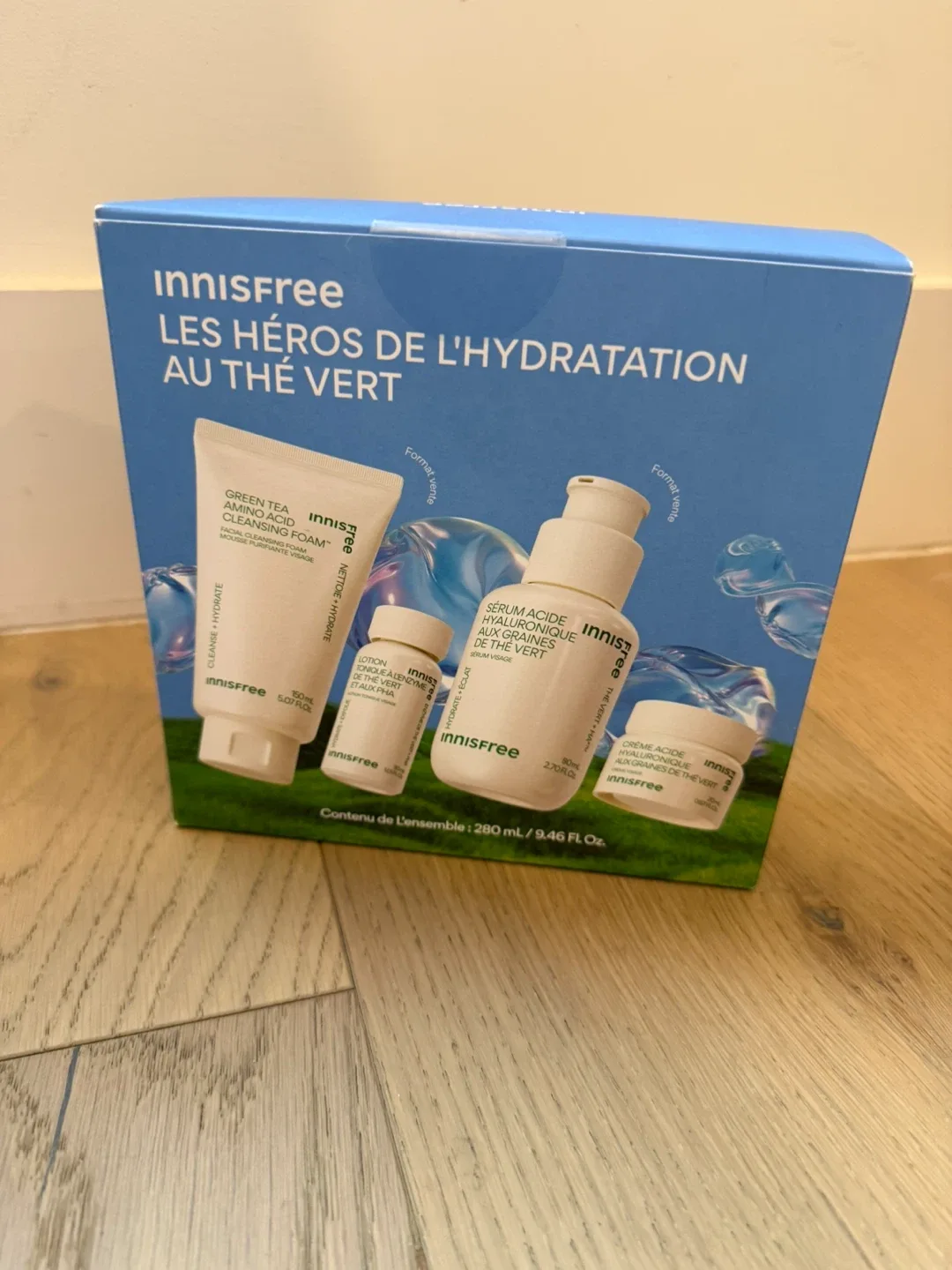 Innisfree Hydration Heroes with Green Tea Kit image indicator(2)