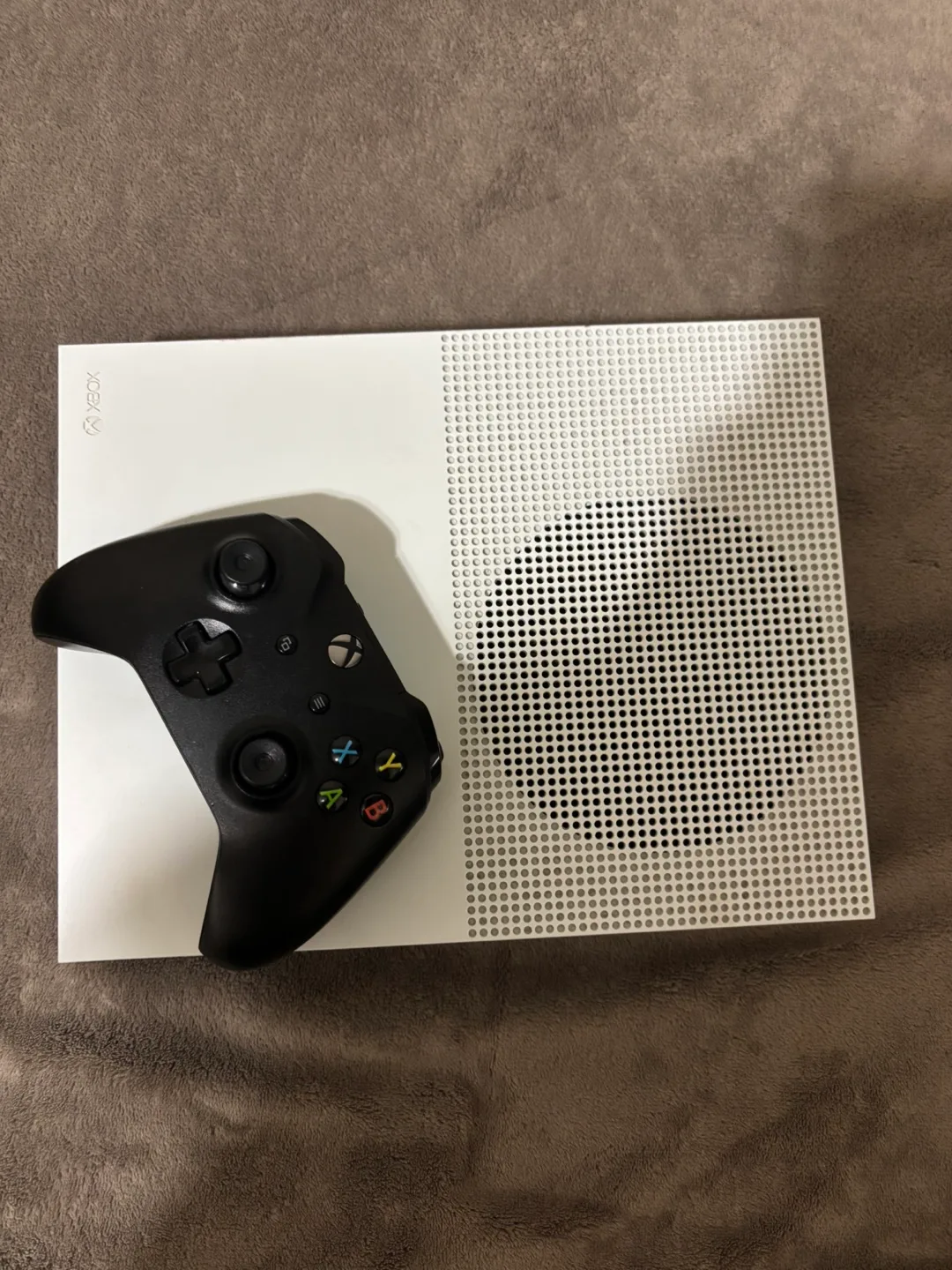 Xbox One S Console with Controller image indicator(2)