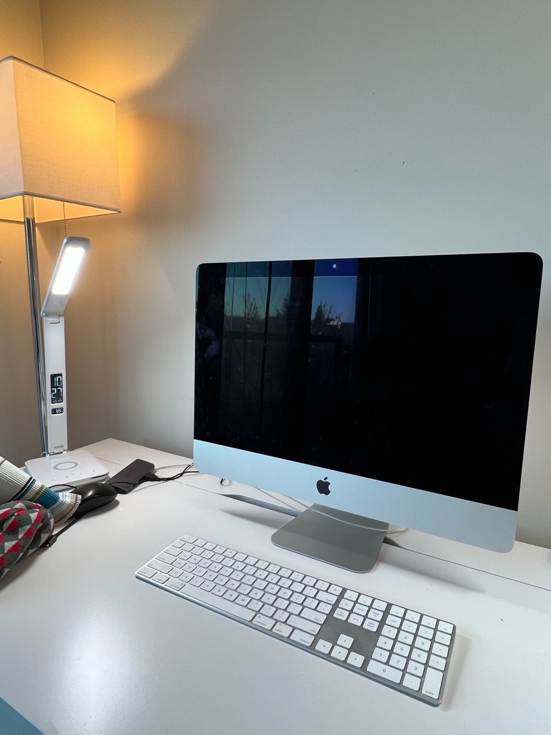 2 Apple iMac for $200 with Magic Keyboards & Mouse