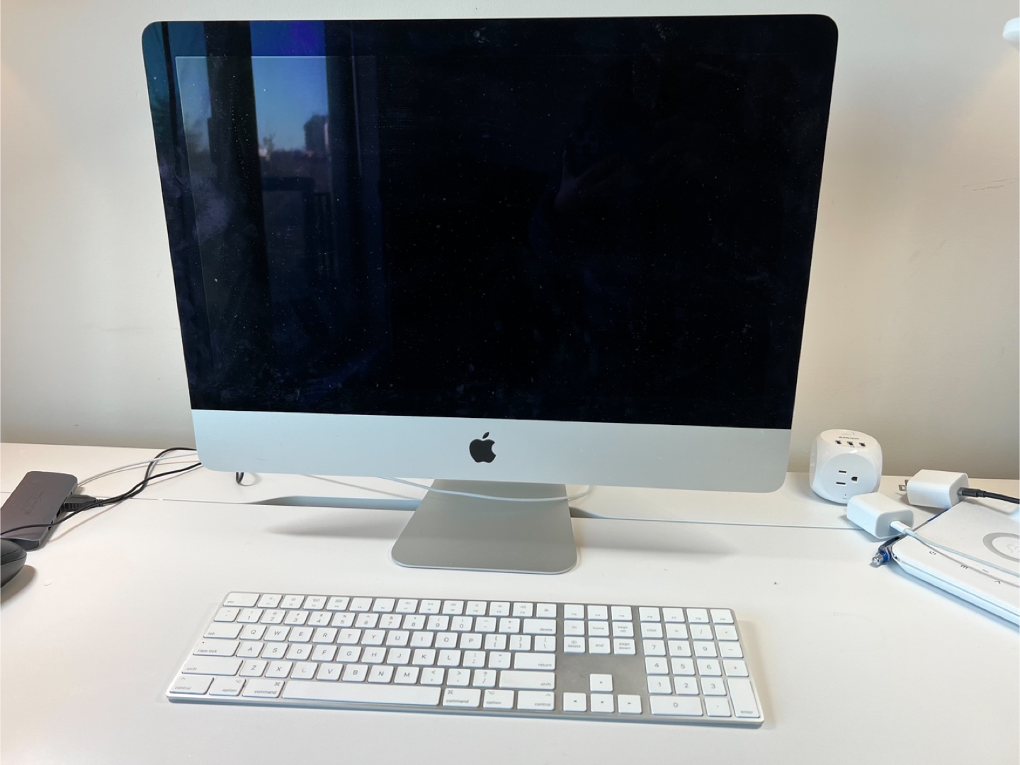 2 Apple iMac for $200 with Magic Keyboards & Mouse - photo 2