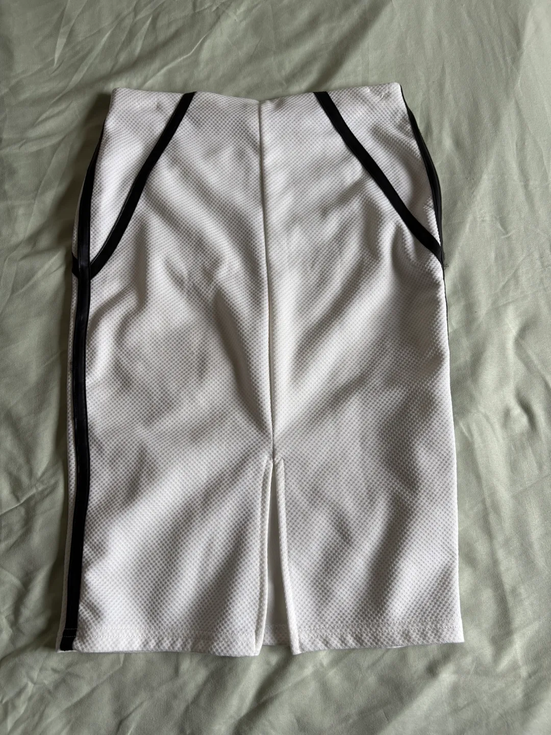 Contenta White Skirt - Size Small image indicator(2)