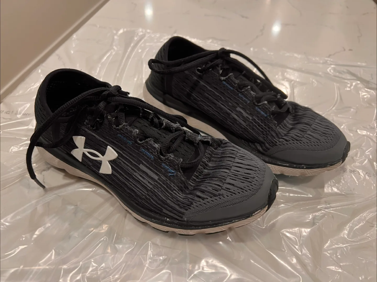 Womens Under Armour Runners Size 7 thumbnail