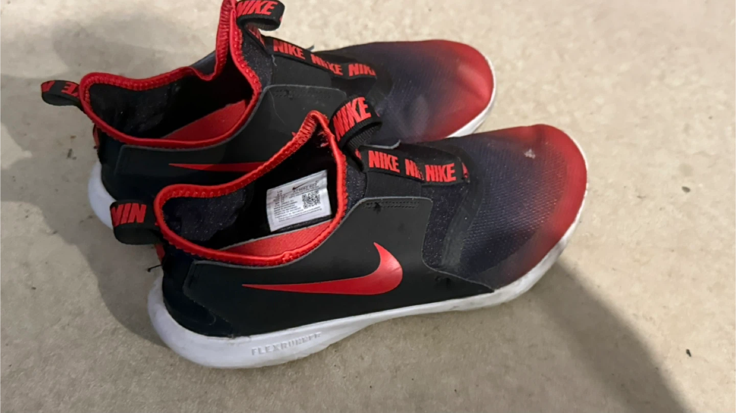 Nike Flex Runner Black/Red Shoes