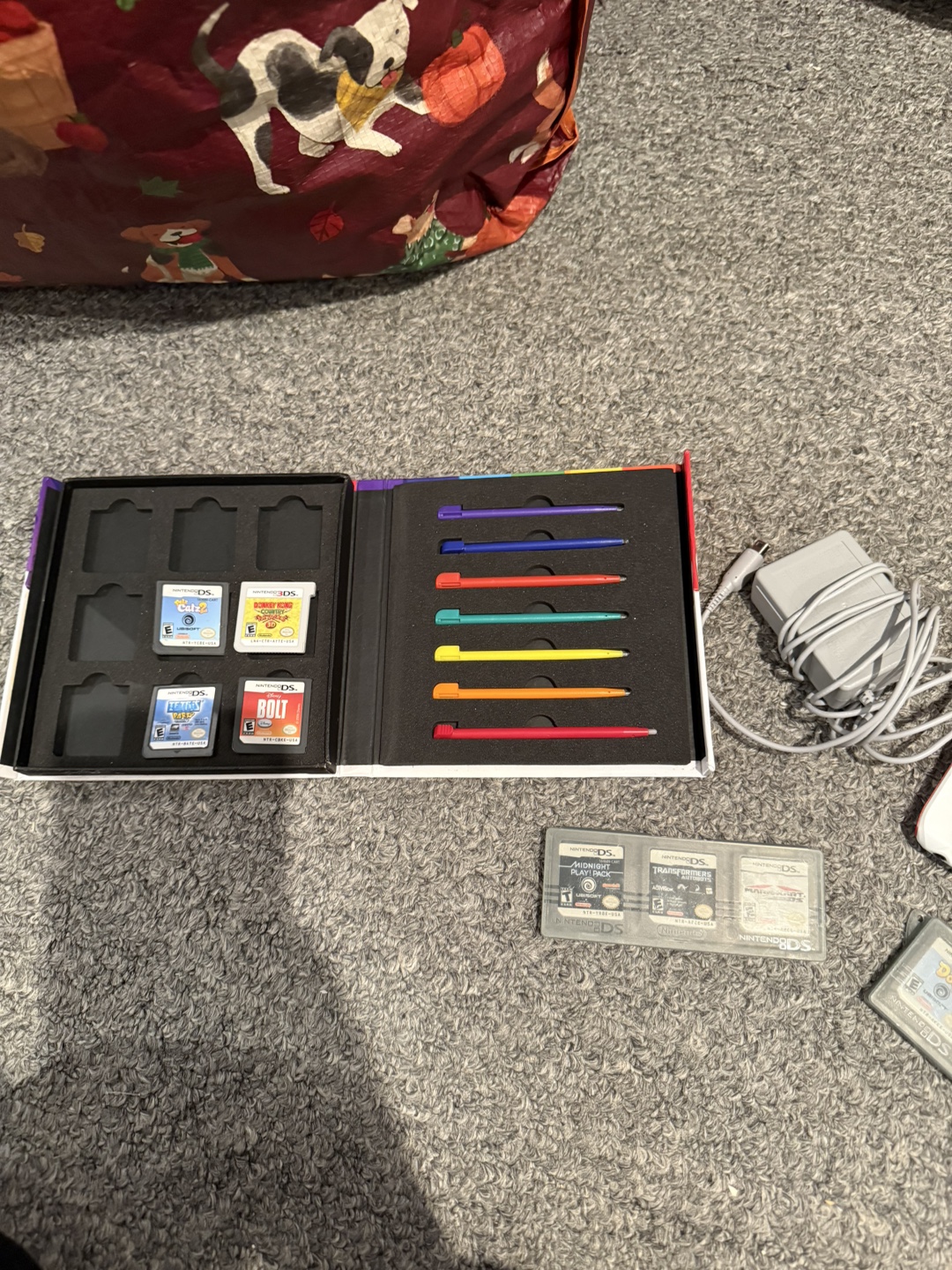 Nintendo 2DS – White/Red + Charger, Case & Games Bundle - photo 4
