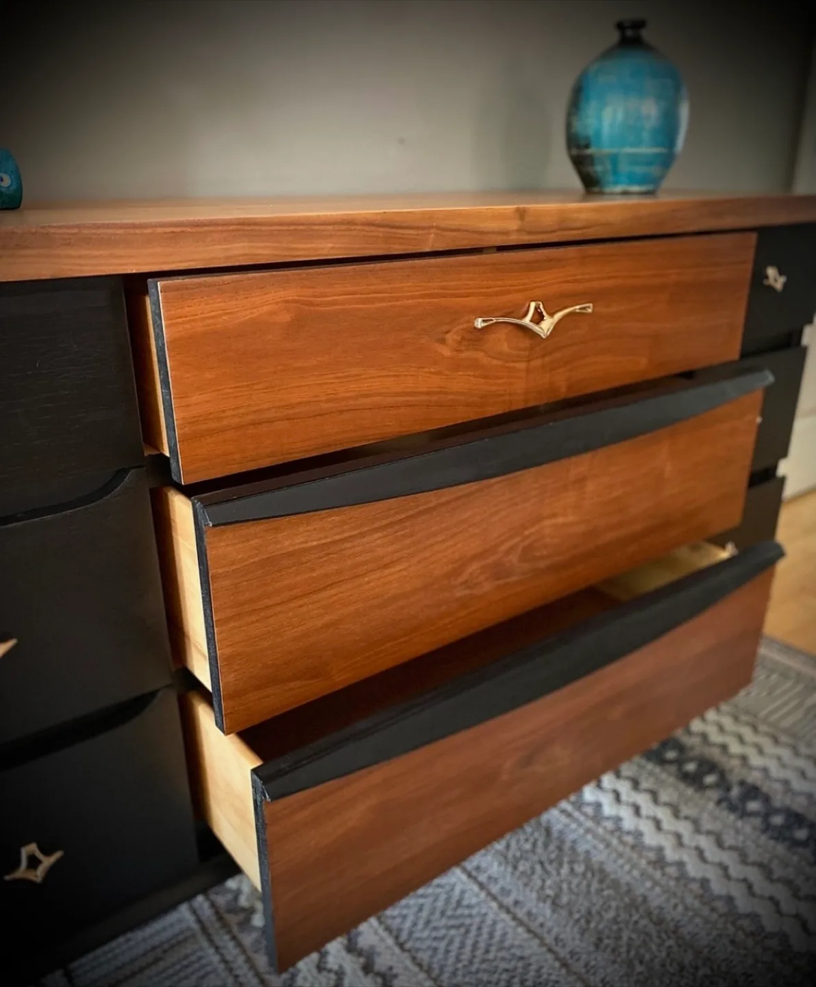 ✨ Vintage Kroehler Mid-Century Modern Dresser – ✨ image indicator(4)