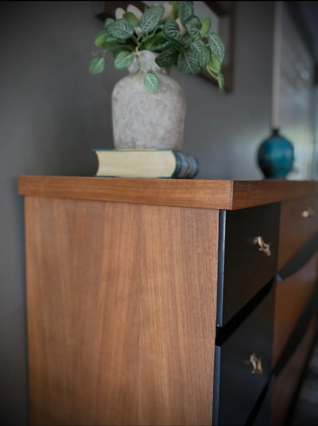✨ Vintage Kroehler Mid-Century Modern Dresser – ✨ image indicator(5)