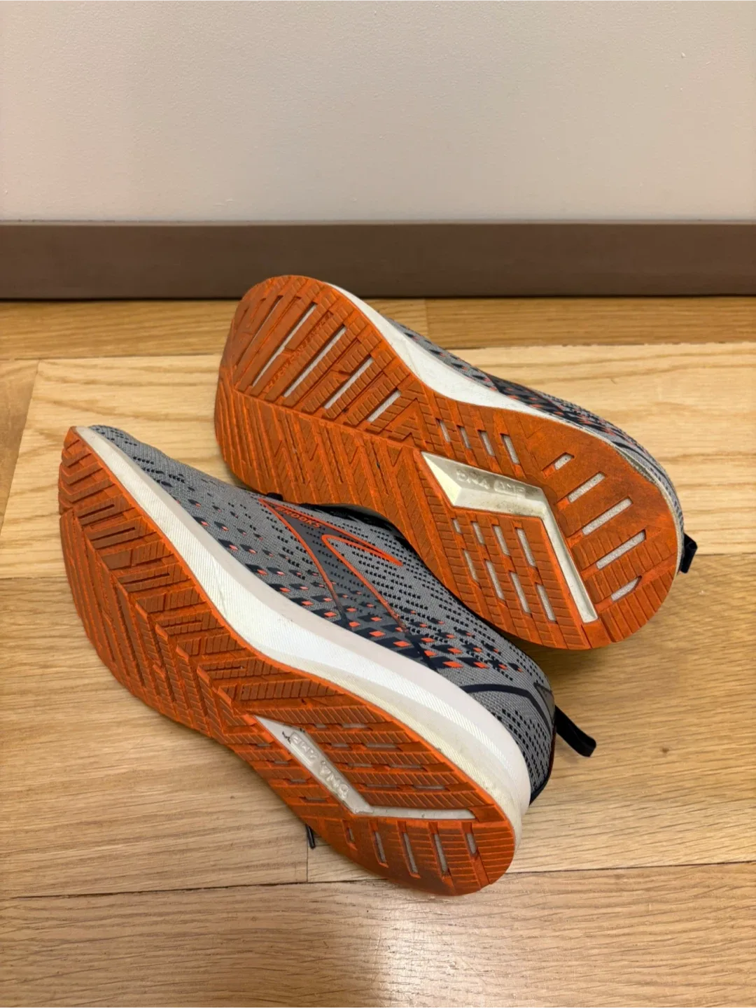 Brooks Levitate 5 Running Shoes - Gray image indicator(4)