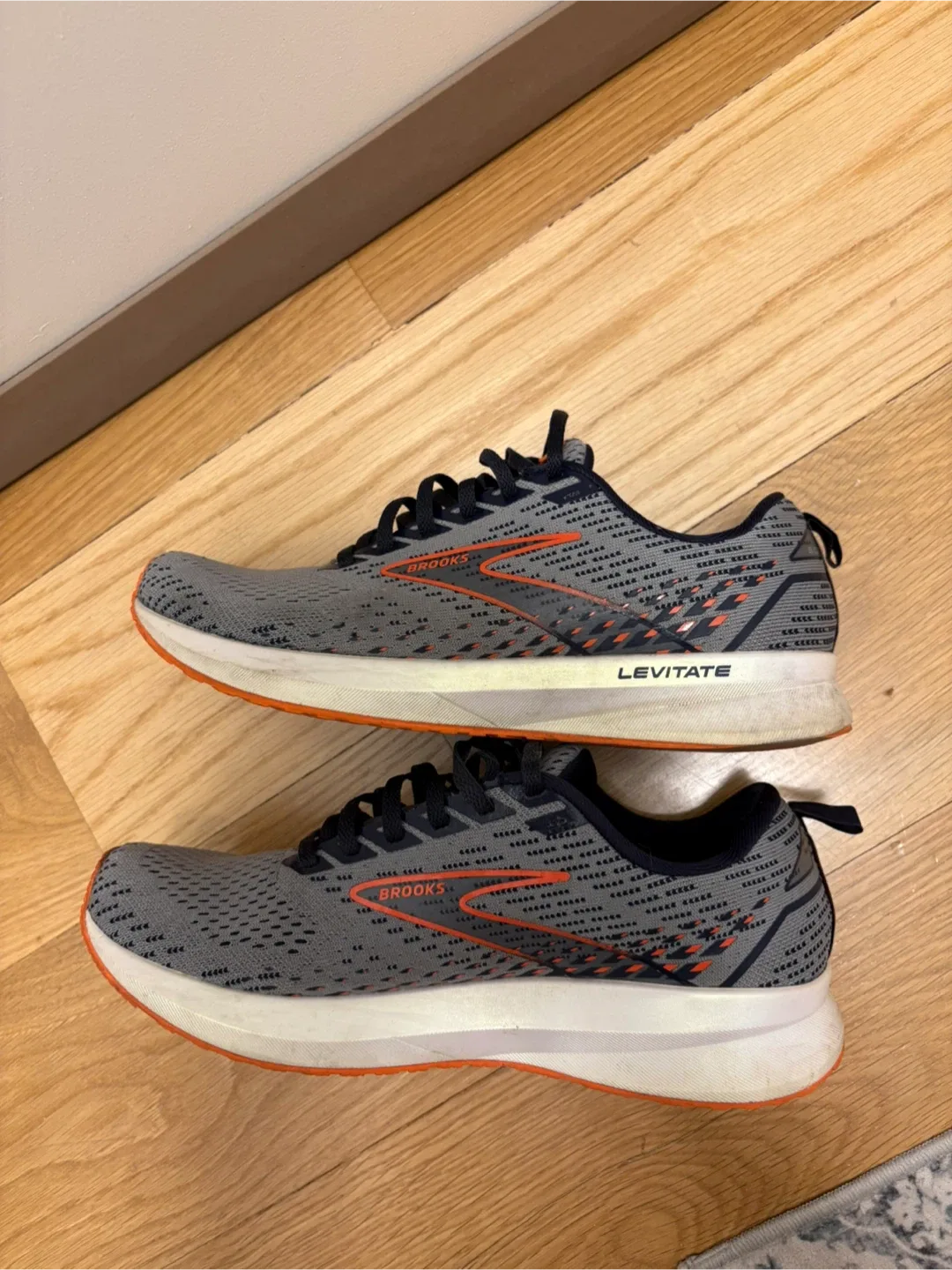 Brooks Levitate 5 Running Shoes - Gray image indicator(3)