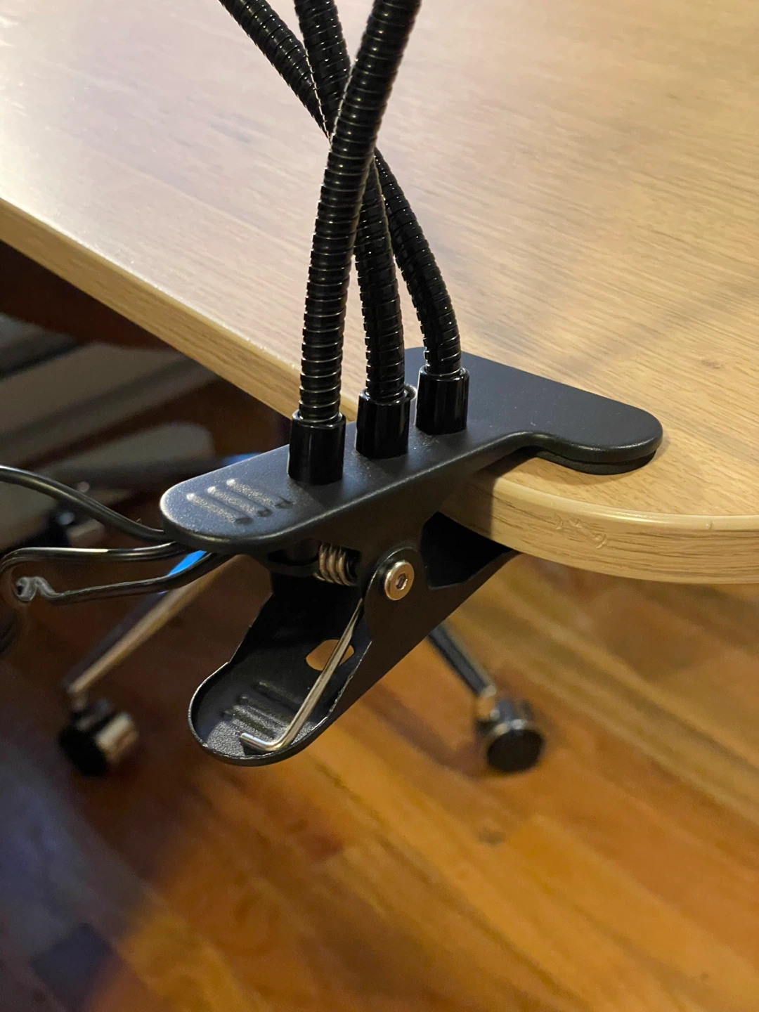 Clip-on Plant Grow Light with 3 Flexible Arms - photo 3