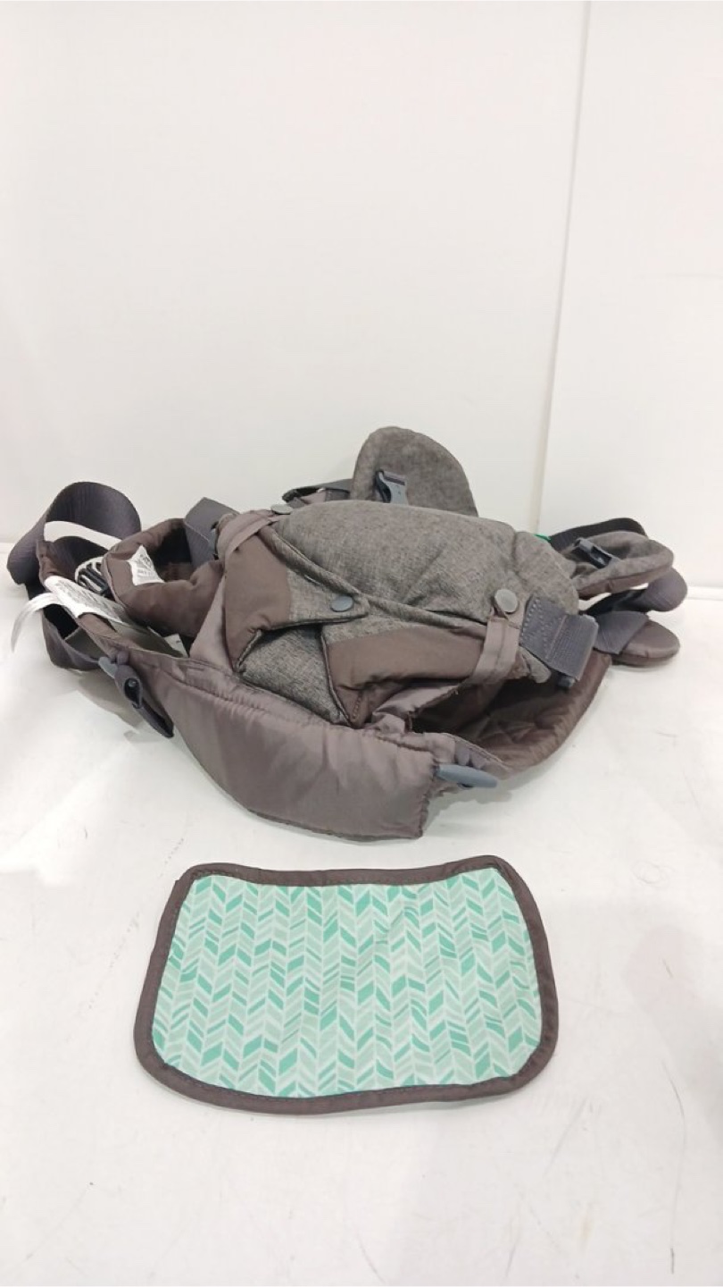 INFANTINO FLIP 4-IN-1 CONVERTIBLE CARRIER WITH WONDER COVER BIB - photo 2