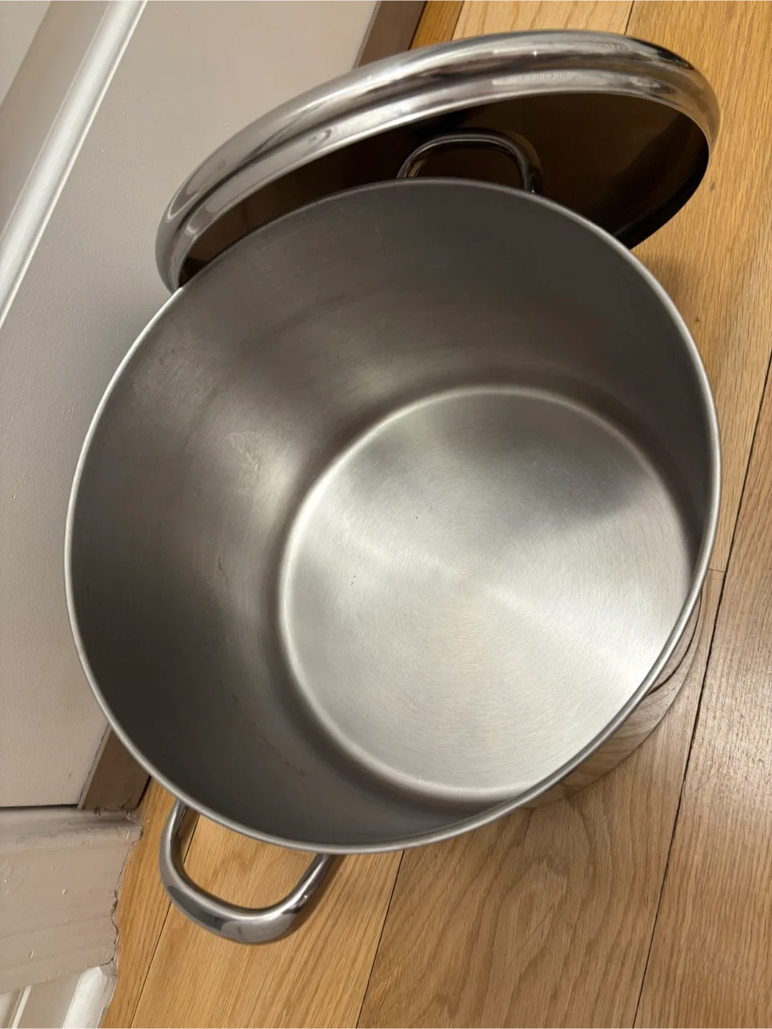 Stainless Steel Stock Pot with Lid image indicator(3)
