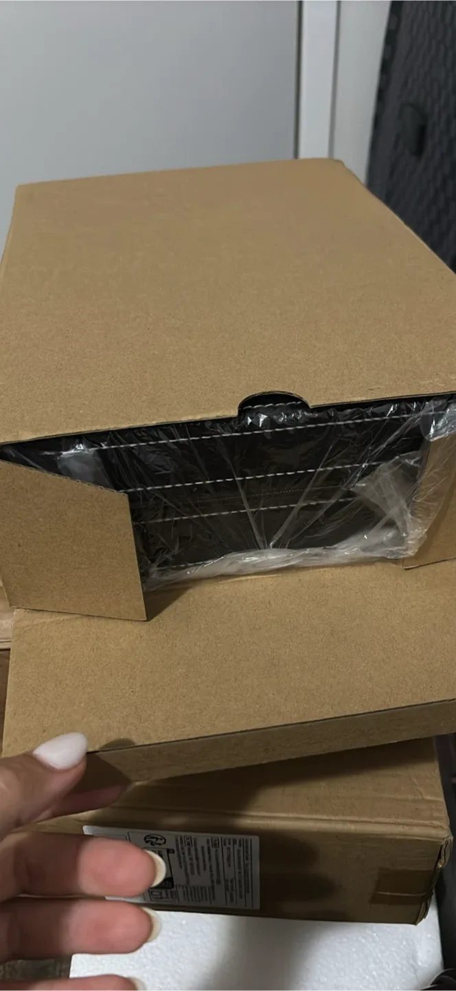 Black Leather 10-Slot Watch Box image indicator(3)