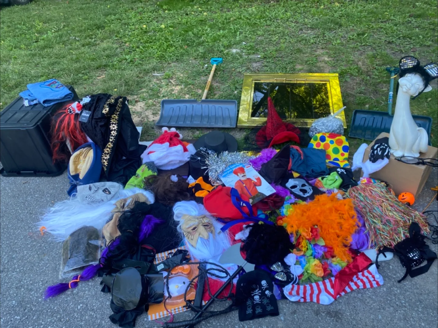 Hello Kitty Pumpkin Push-Ins Halloween Decor, New image indicator(2)