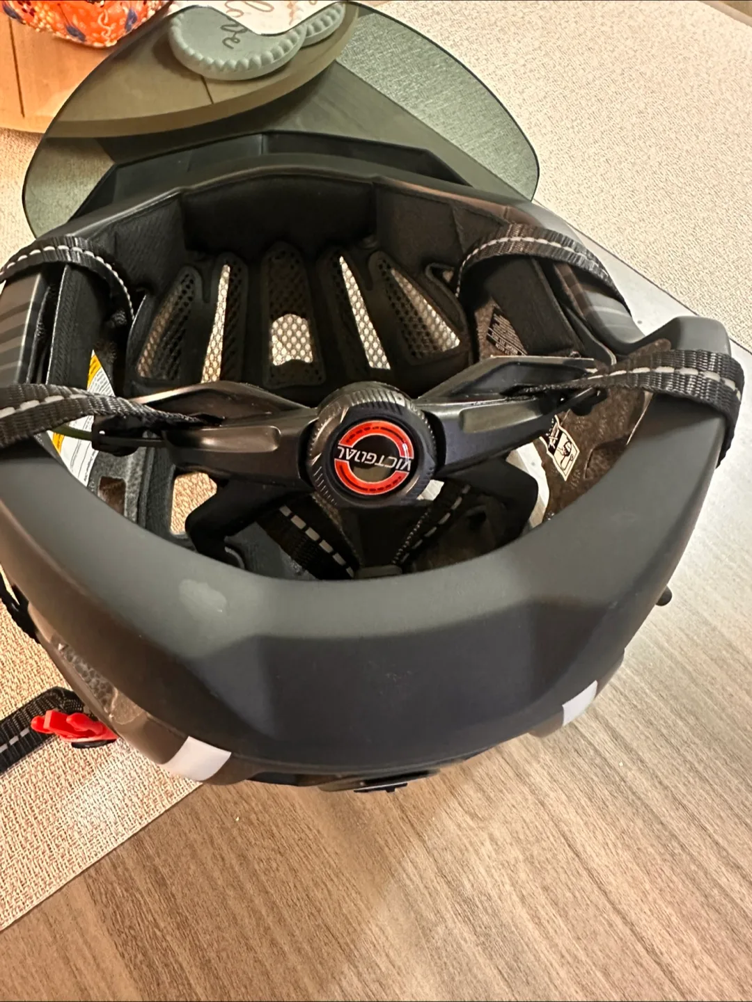 Victgoal Bike Helmet with Visor image indicator(3)