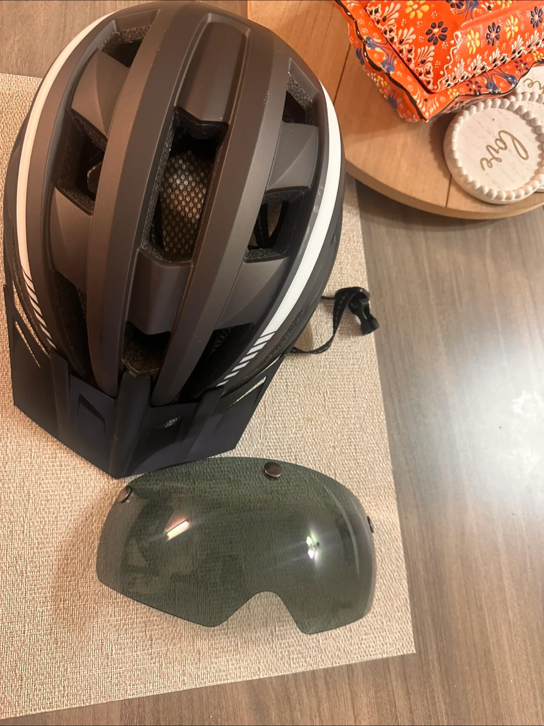 Victgoal Bike Helmet with Visor image indicator(4)