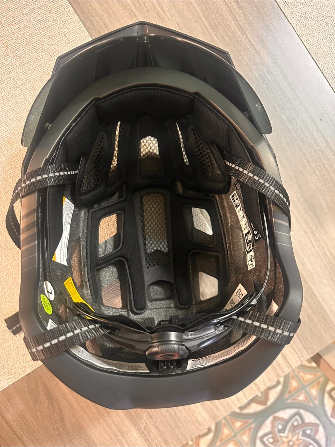 Victgoal Bike Helmet with Visor image indicator(2)