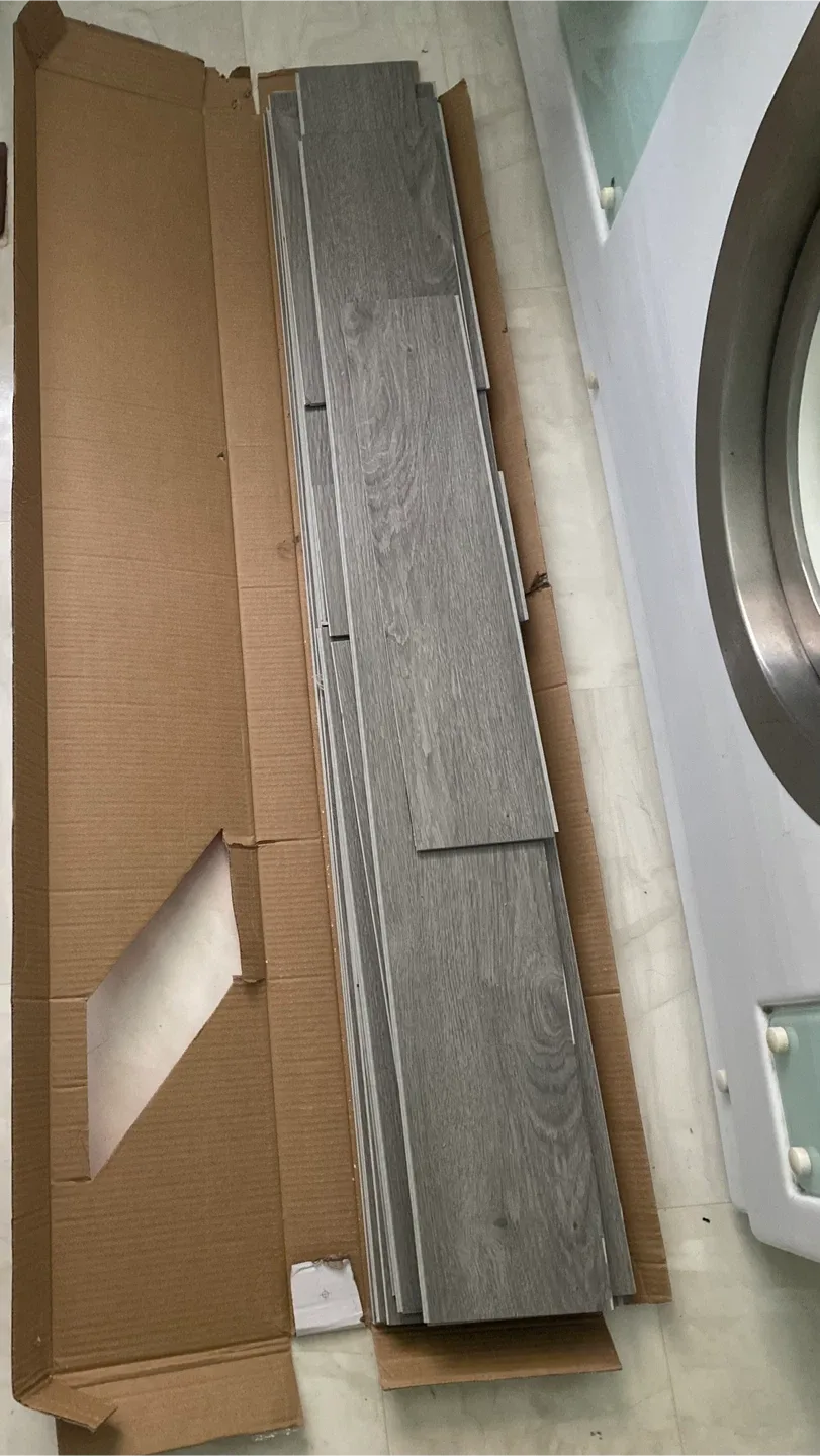 Extra vinyl Flooring (see all photos for details) image indicator(3)