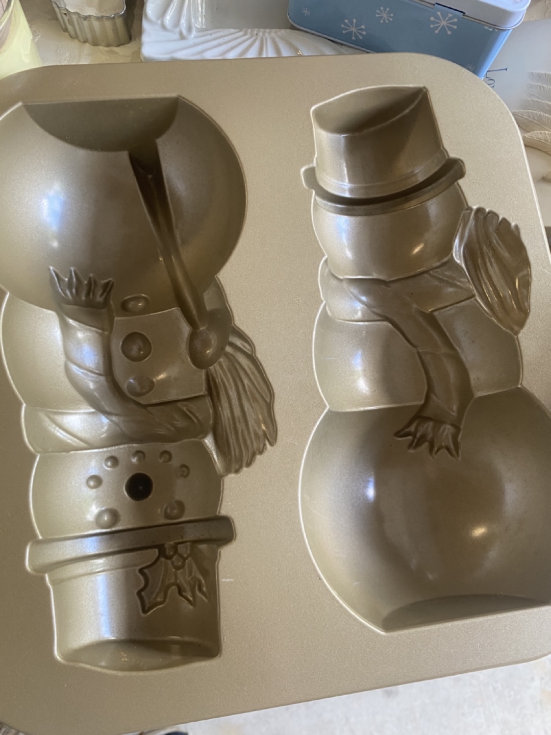 Nordic Ware Snowman Cake Pan - photo 4