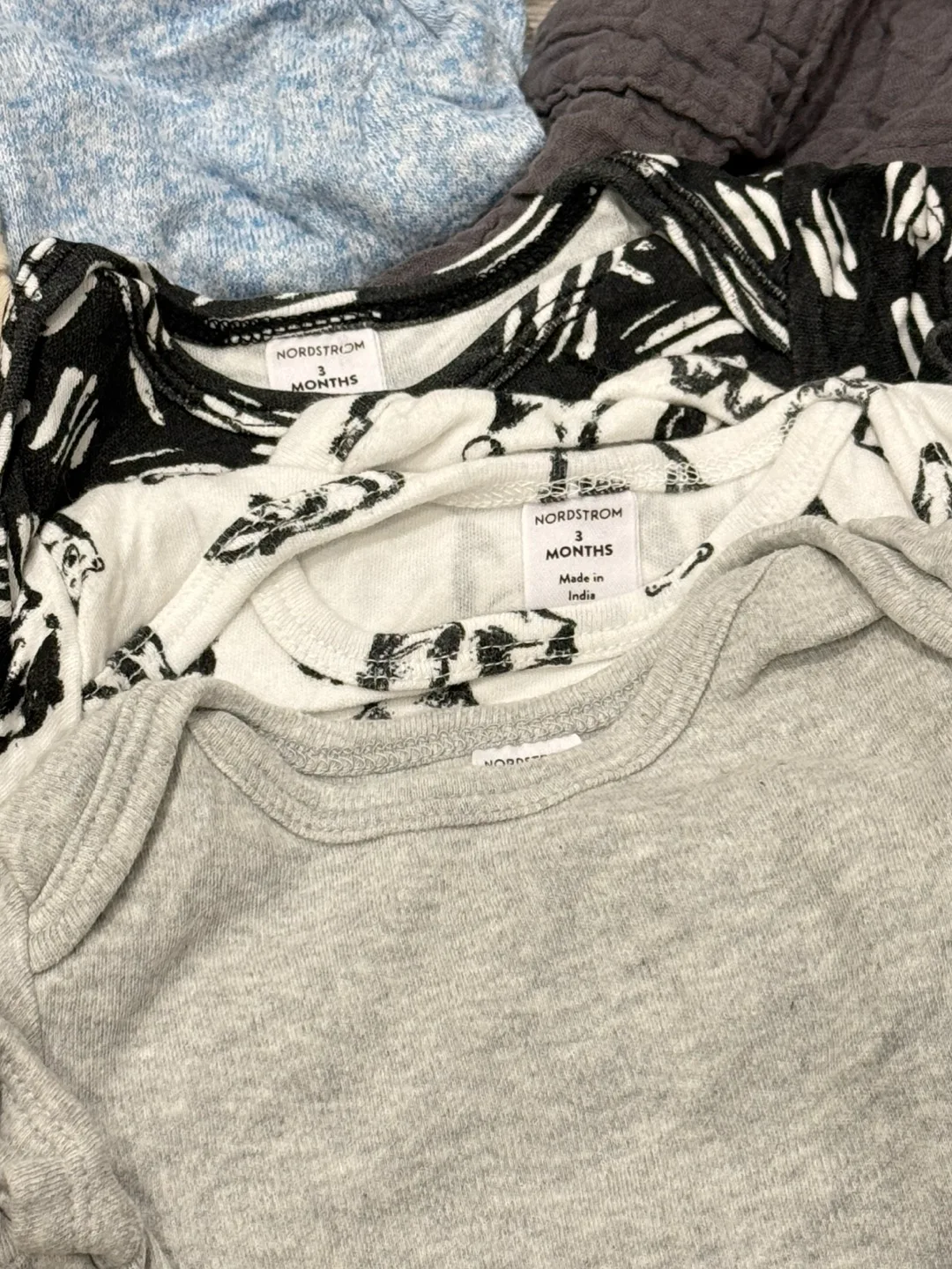 0-3 months clothing bundle image indicator(4)