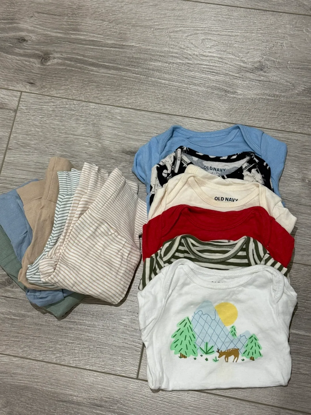0-3,2-4 month old clothing bundle thumbnail