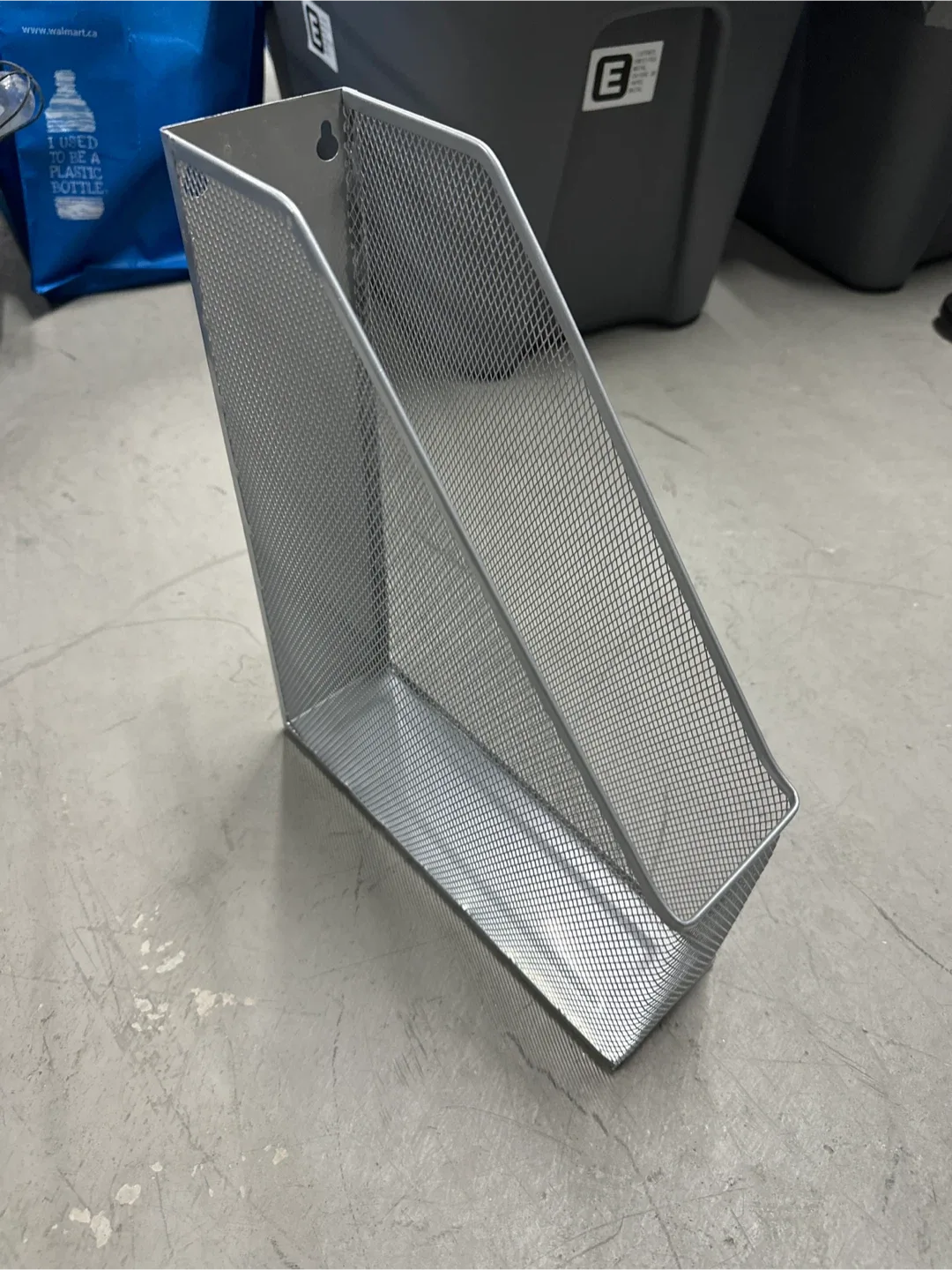 Silver Mesh Magazine Rack free 🥕 thumbnail