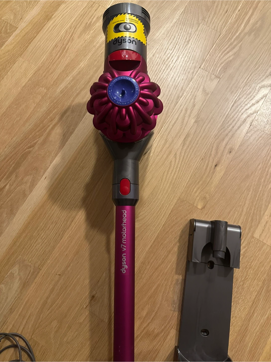 Dyson V7 Motorhead Cordless Stick Vacuum - photo 2