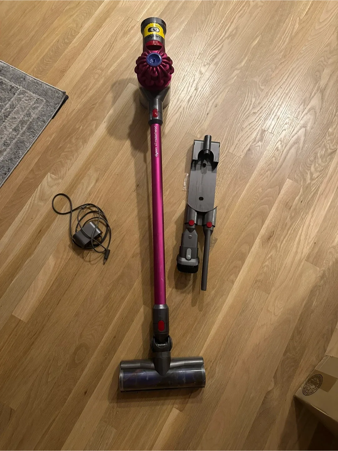 Dyson V7 Motorhead Cordless Stick Vacuum thumbnail