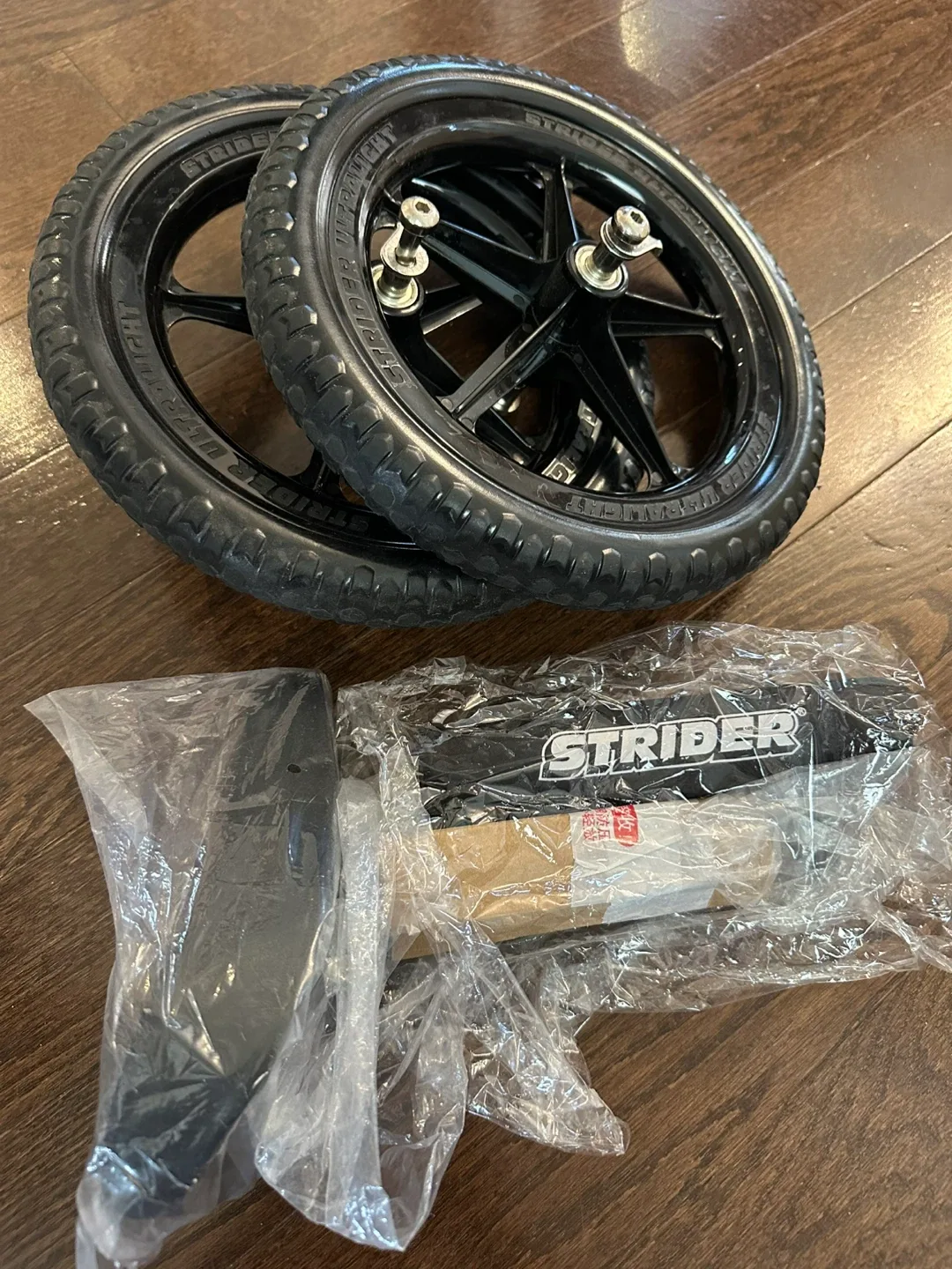 Strider 12 Pro Balance Bike - Black & Pink image indicator(3)