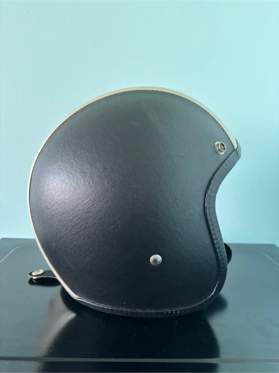 DOT Motorcycle Helmet - Black & Silver image indicator(3)