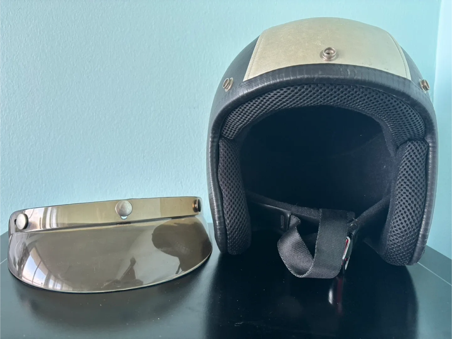 DOT Motorcycle Helmet - Black & Silver image indicator(5)