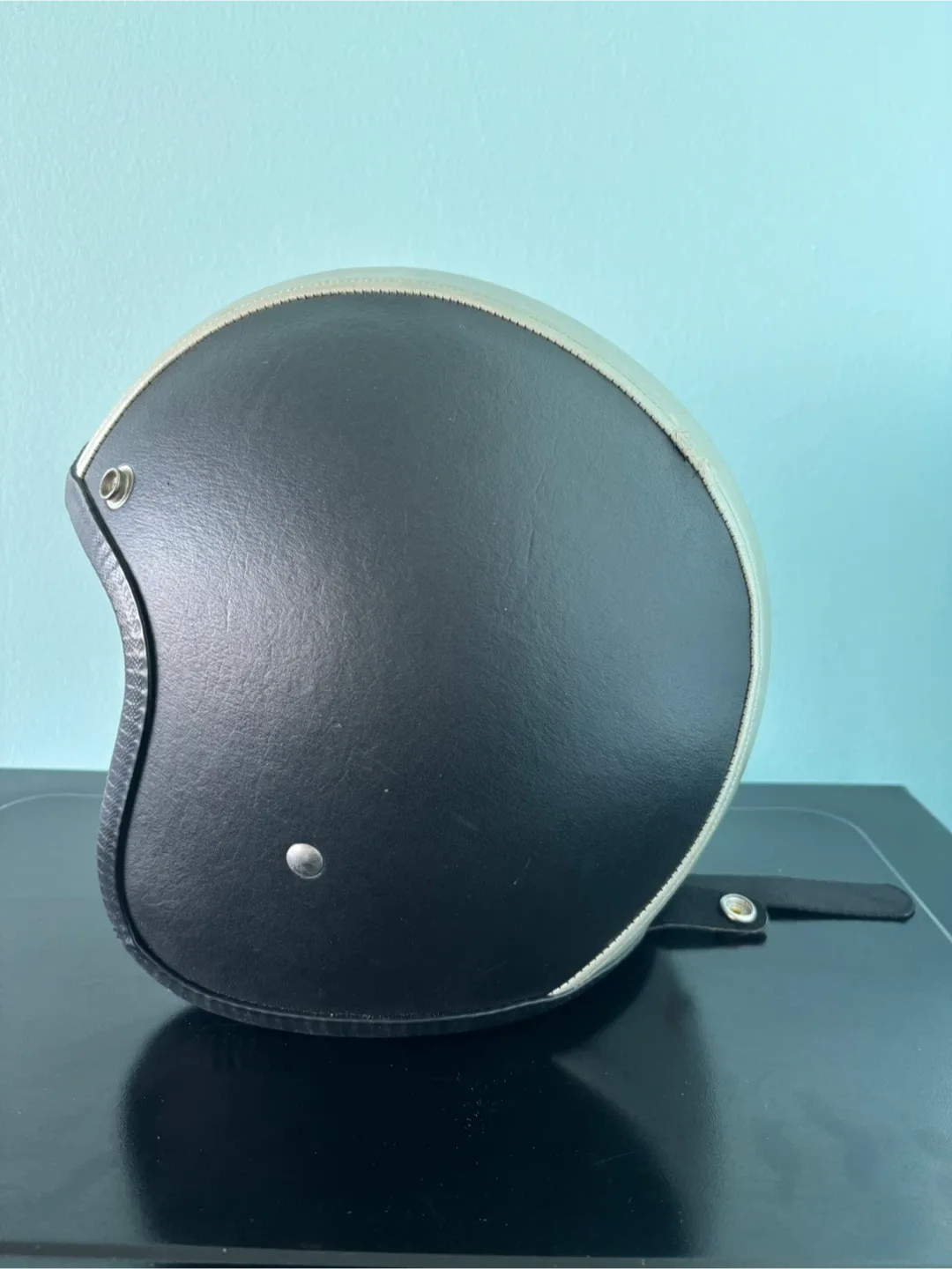 DOT Motorcycle Helmet - Black & Silver image indicator(4)