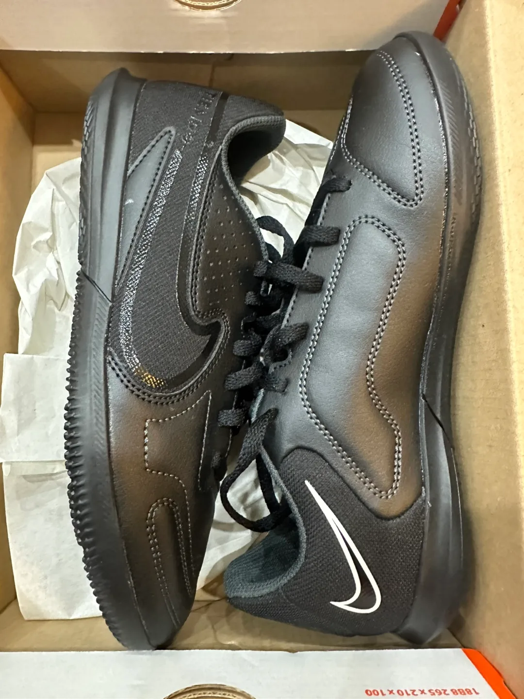 BNIB Nike Size 5.5 Shoes Tiempo thumbnail