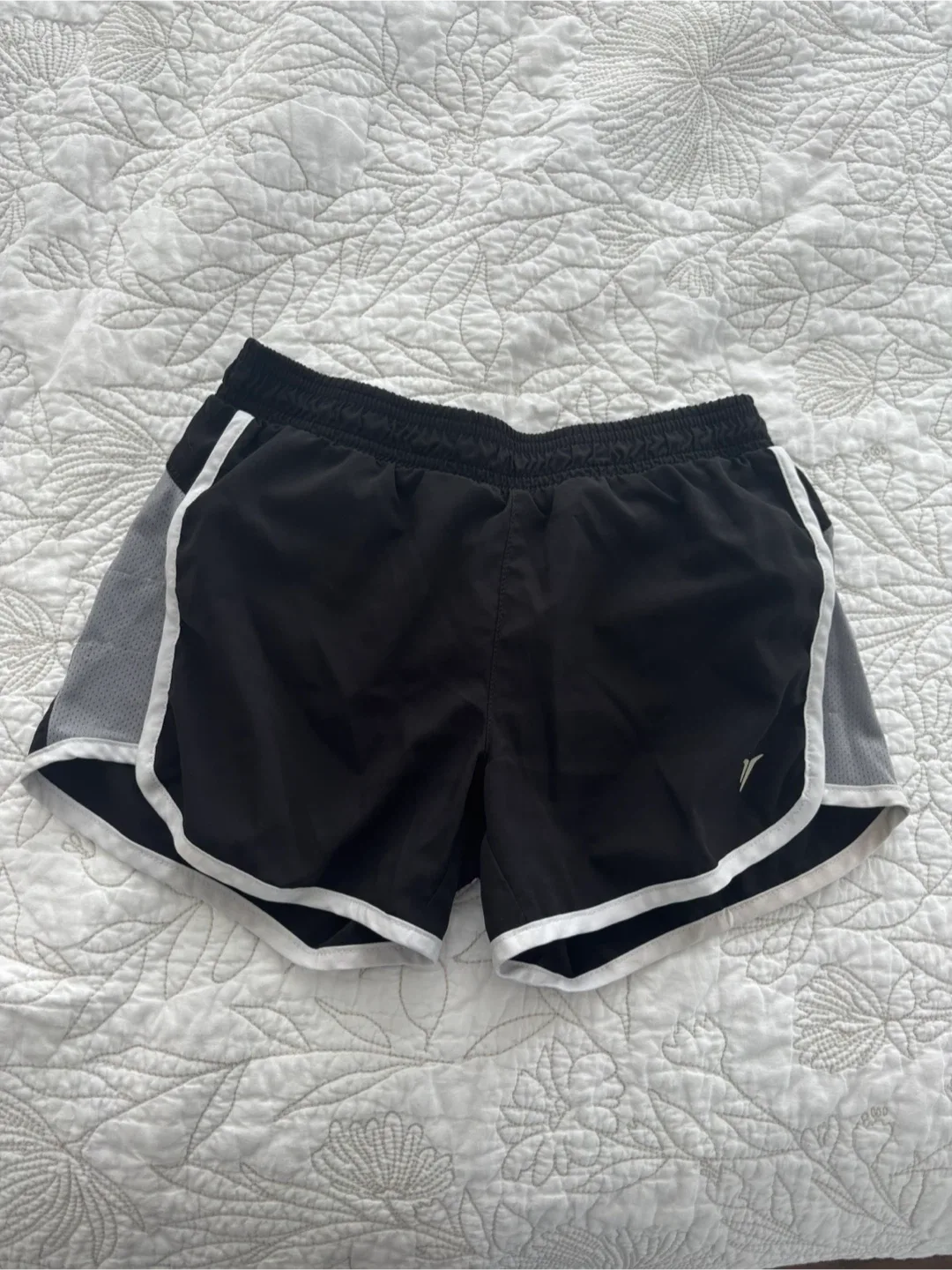 Old Navy active shorts thumbnail