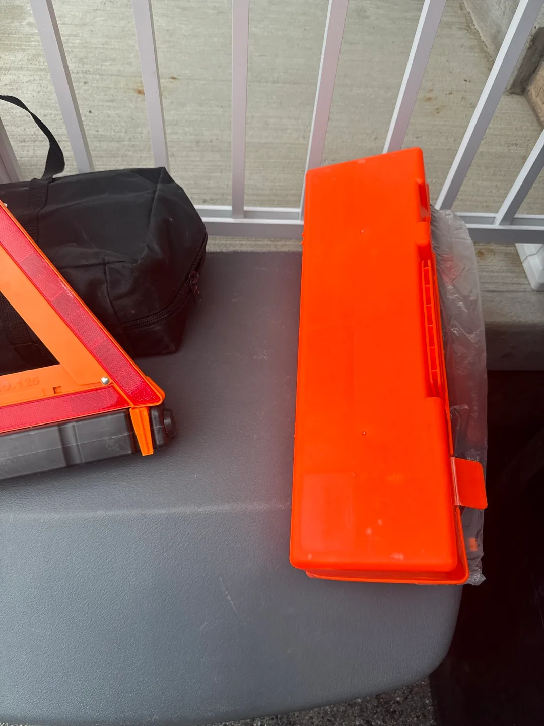 Ram Emergency Roadside Kit image indicator(2)