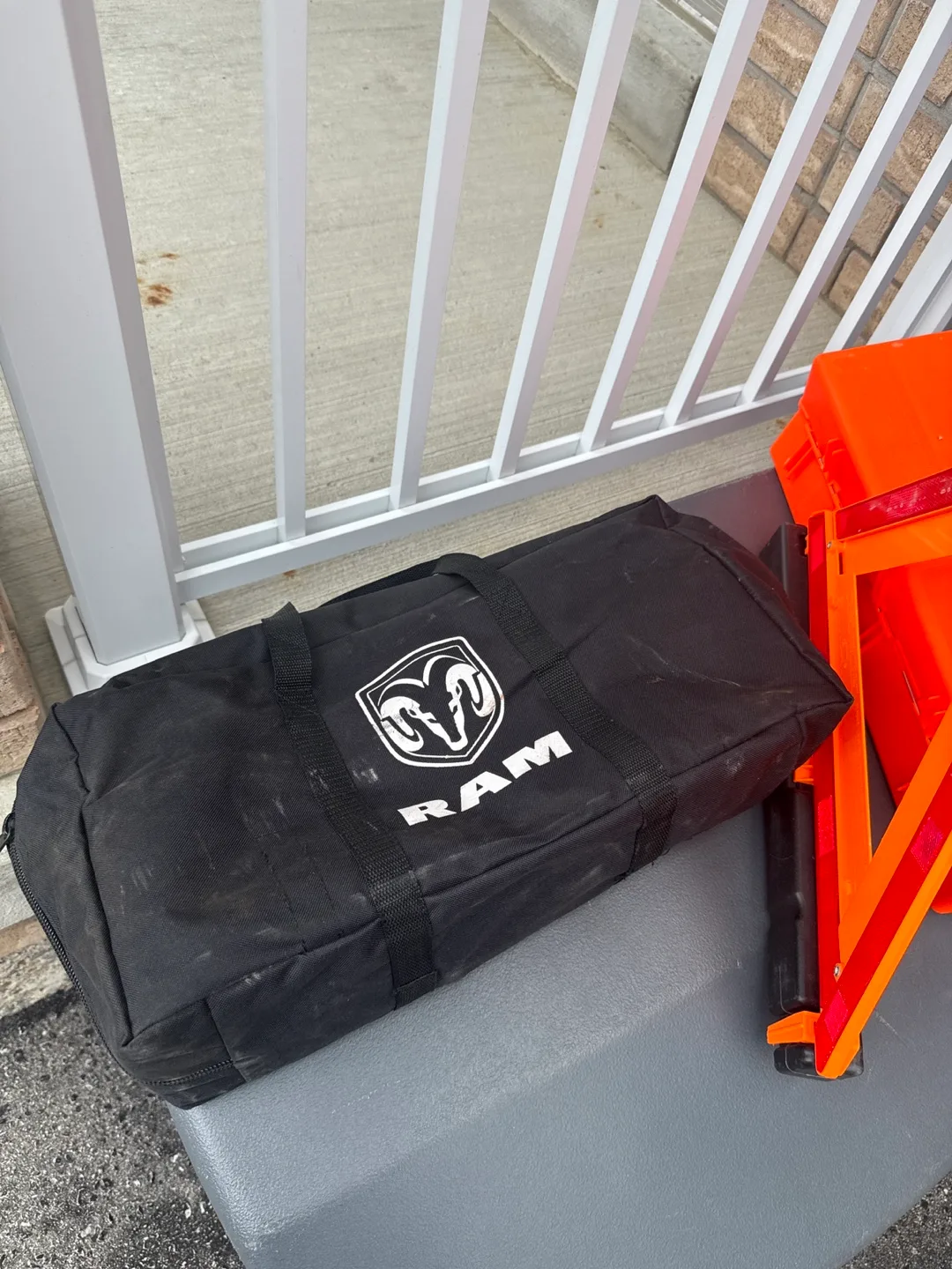 Ram Emergency Roadside Kit image indicator(3)