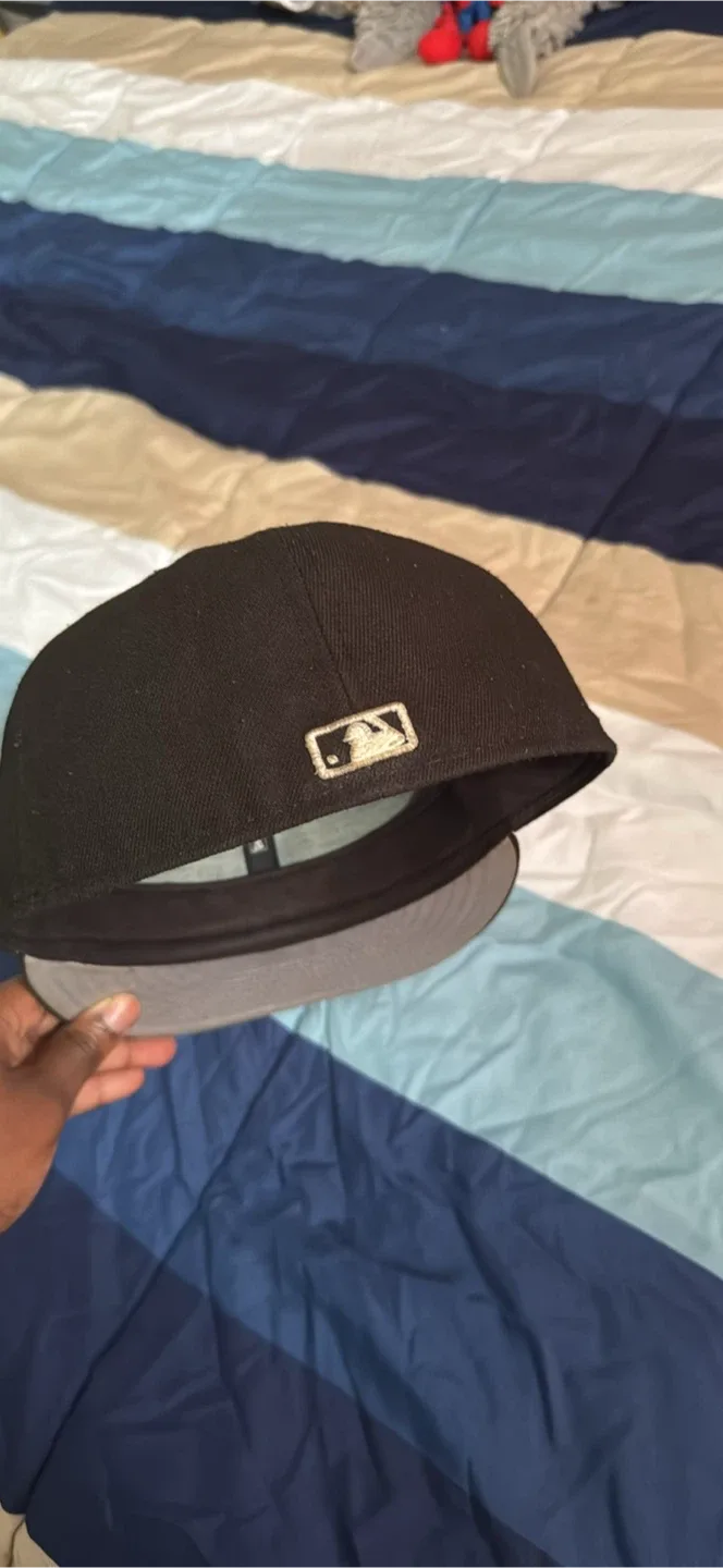 New Era NY Yankees 59FIFTY Fitted Hat - Size 7 1/4 image indicator(3)