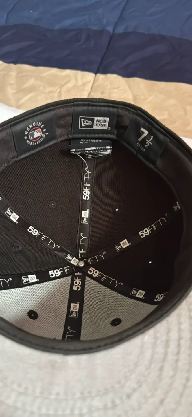 New Era NY Yankees 59FIFTY Fitted Hat - Size 7 1/4 image indicator(4)